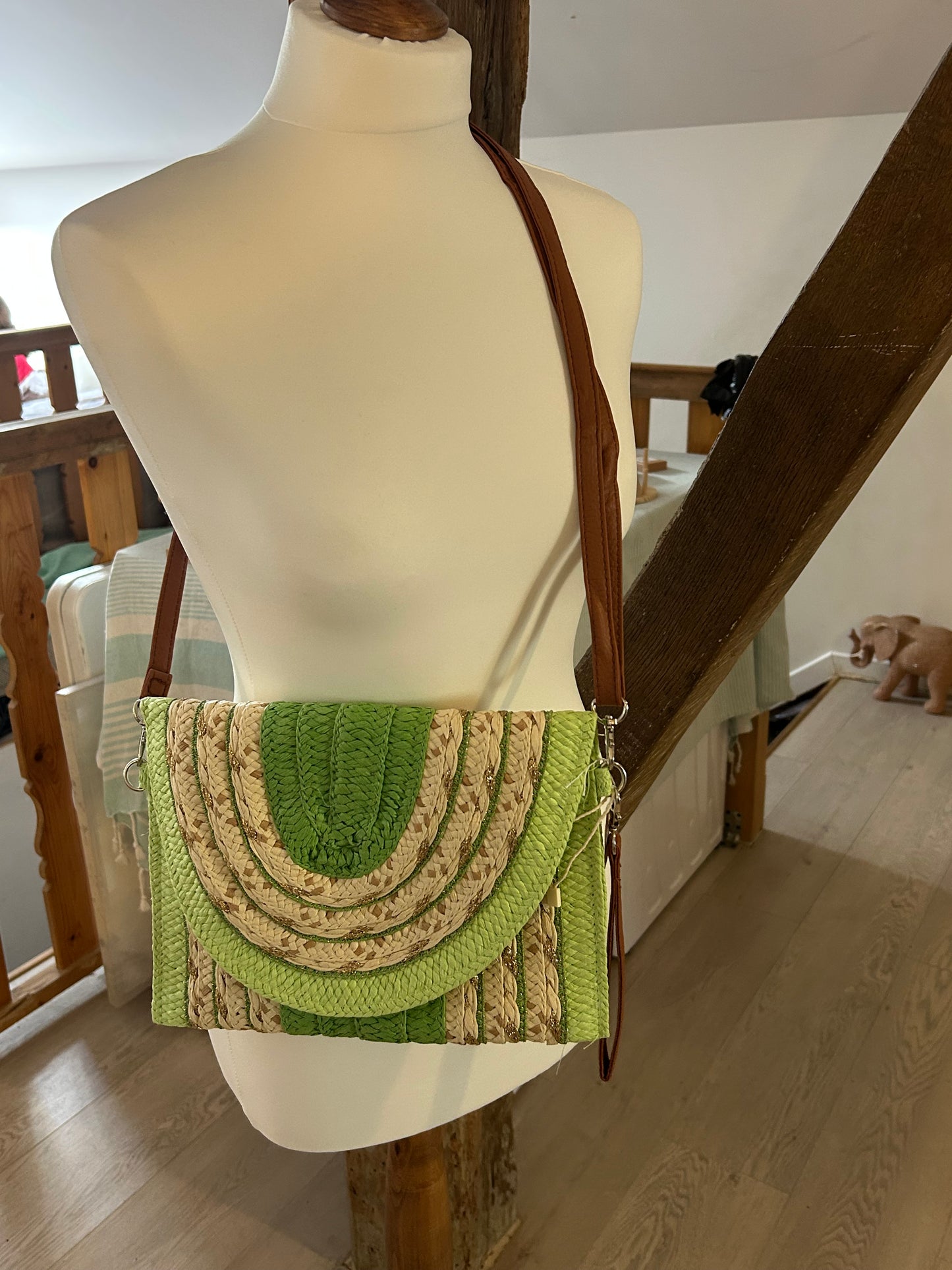 clutchpalhinra en verde e dourado