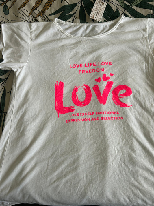 T-shirt love mangas curtas